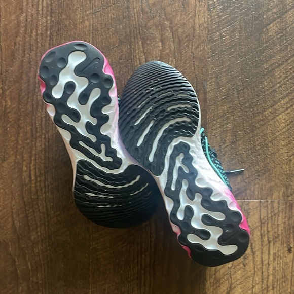 NEW w/ Box WOMEN'S NIKE REACT INFINITY RUN FLYKNIT Size 8 - Picture 3 of 4